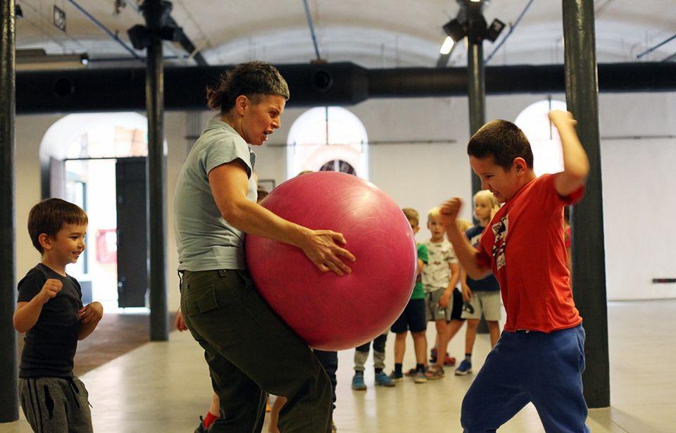 Wydarzenie: KRAV MAGA - cykliczne warsztaty sportowe dla dzieci w Fabryce Sztuki, Kiedy? 2024-10-23 18:00, Gdzie? Fabryka Sztuki | Art_Inkubator (Łódź, ul. Tymienieckiego 3)